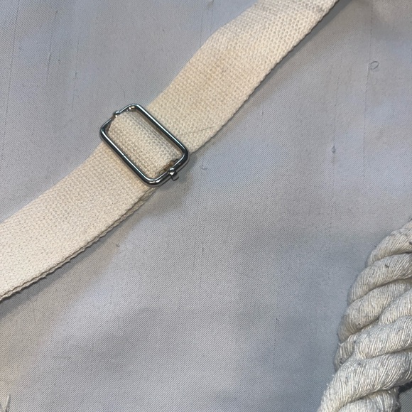 Allover Print Duffle Bag Adjustable Shoulder Strap Two Rope Handles Full Zip - Picture 4 of 7